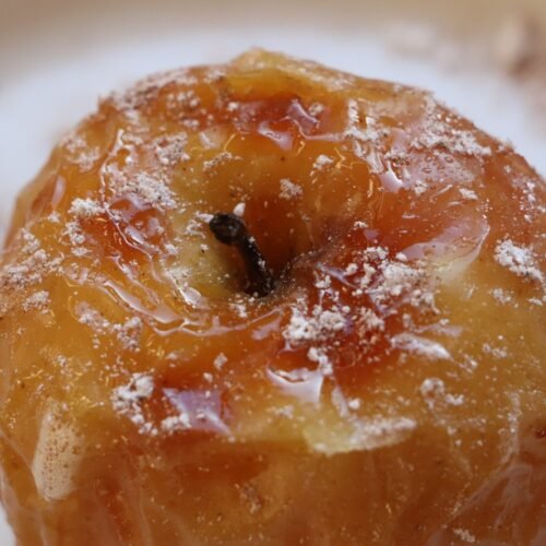 Baked apples in airfryer with cinnamon sugar