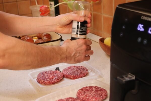 Hamburger meatballs cooked in airfryer salt, pepper to taste