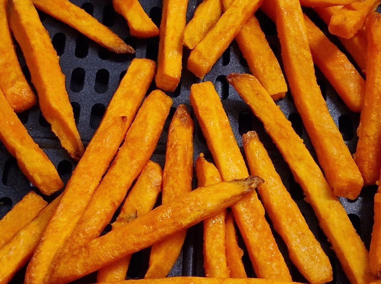 Froozen sweet potatoes in a hot air-fryer