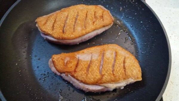Pre-cooking duck breast in a pan2